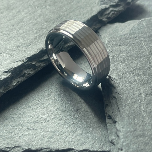 Men’s Silver Tungsten Carbide Ring size 10 - Picture 1 of 3
